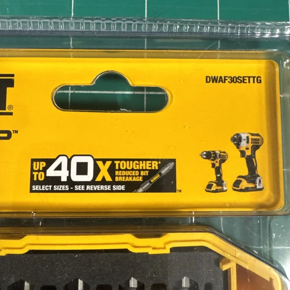 DeWalt Tough Grip Screwdriving Bit Set (30-Piece) w/ Case 40X Tougher New